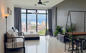 Beacon Executive Suite - City View - By Iz
