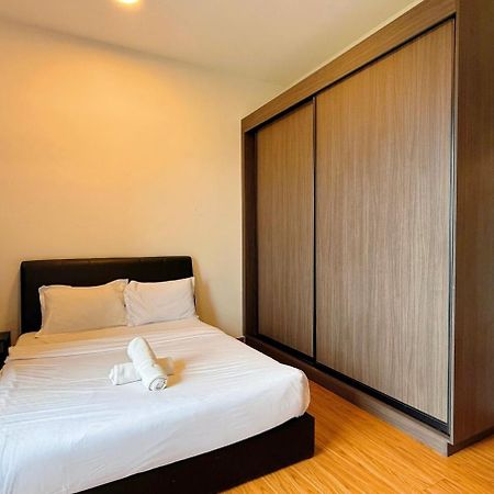 Beacon Executive Suite - City View - By Iz George Town Extérieur photo
