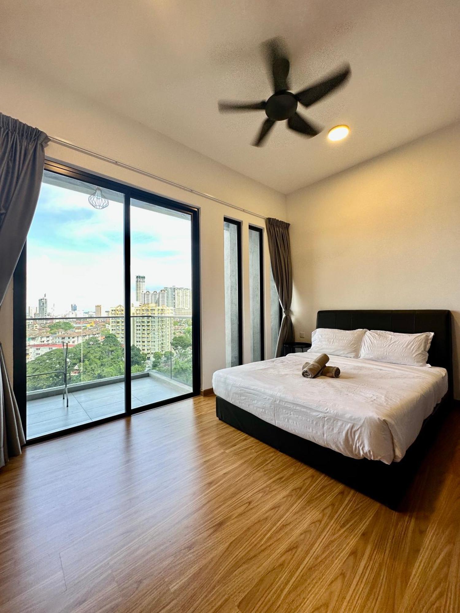 Beacon Executive Suite - City View - By Iz George Town Extérieur photo