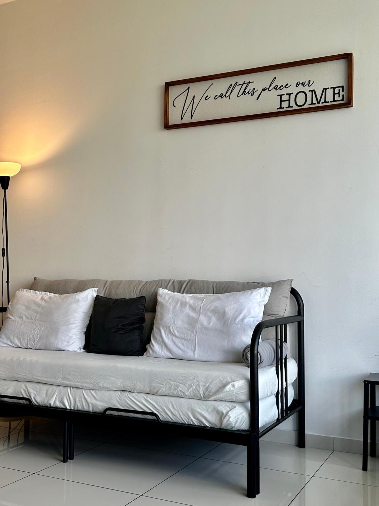 Beacon Executive Suite - City View - By Iz George Town Extérieur photo
