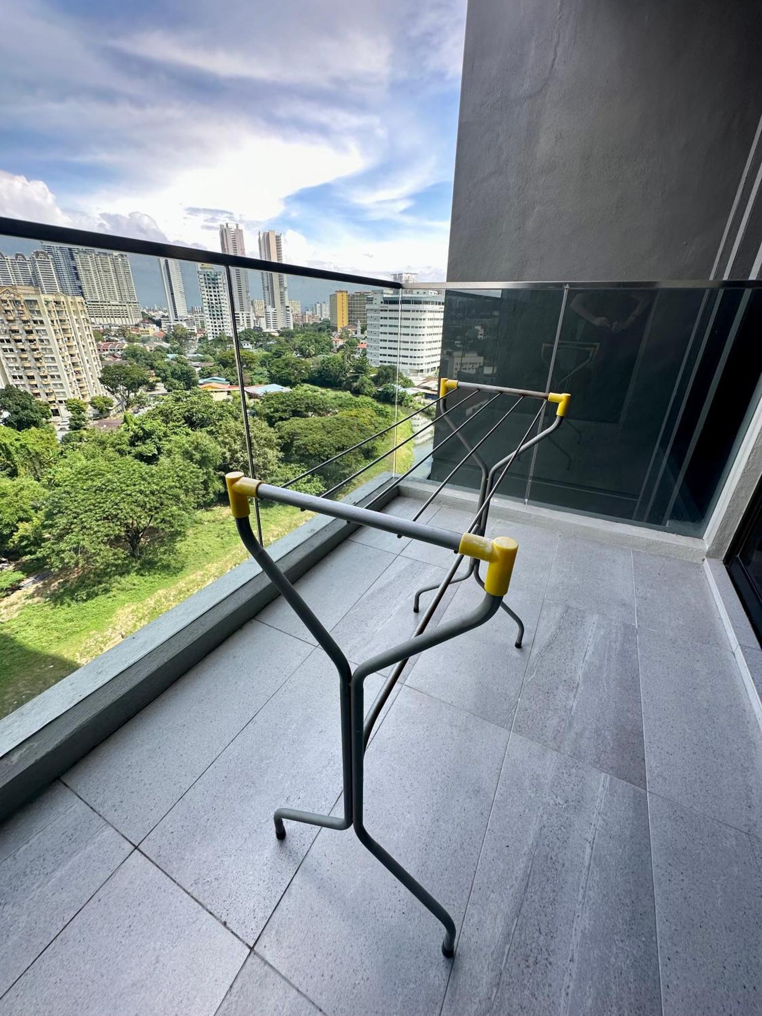 Beacon Executive Suite - City View - By Iz George Town Extérieur photo